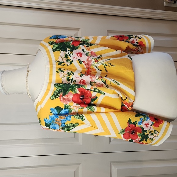 Flying Tomato,  Excellent Condition,  Women's Top,  red/yellow floral, Size XS - Picture 4 of 8